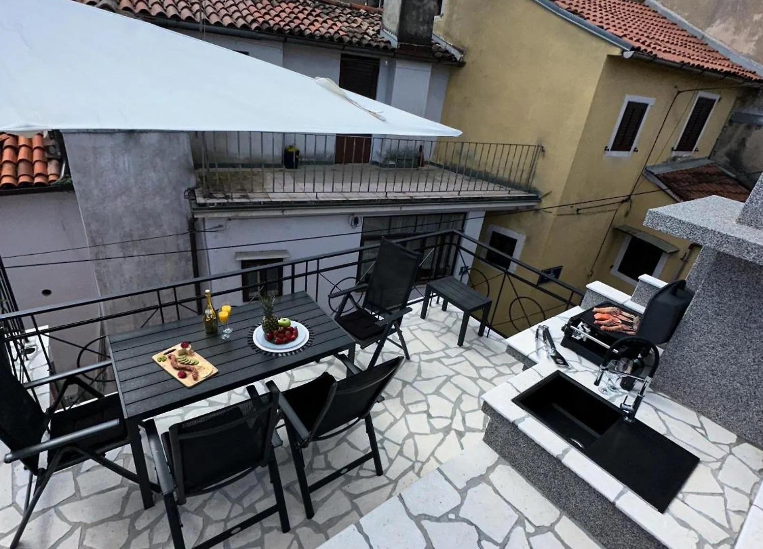Villa Volos With Roof Terrace, Sea View, Free Private Parking 오파티아 0*,  크로아티아